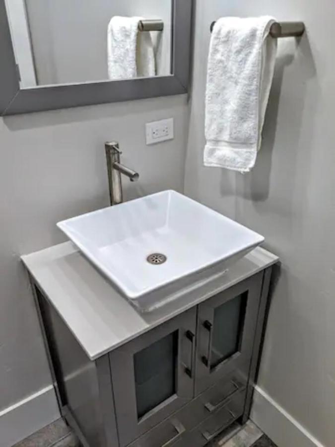Little Blue Bungalow On Boise'S Bench, Pet Friendly, Fully Fenced Yard With Doggie Door! 2 Miles From Bsu, 5 Minutes From Downtown Boise, Desk And Workstation For Remote Workers, 2 Tv'S Large Walk-In Closet, Good For Mid-Term Stays المظهر الخارجي الصورة