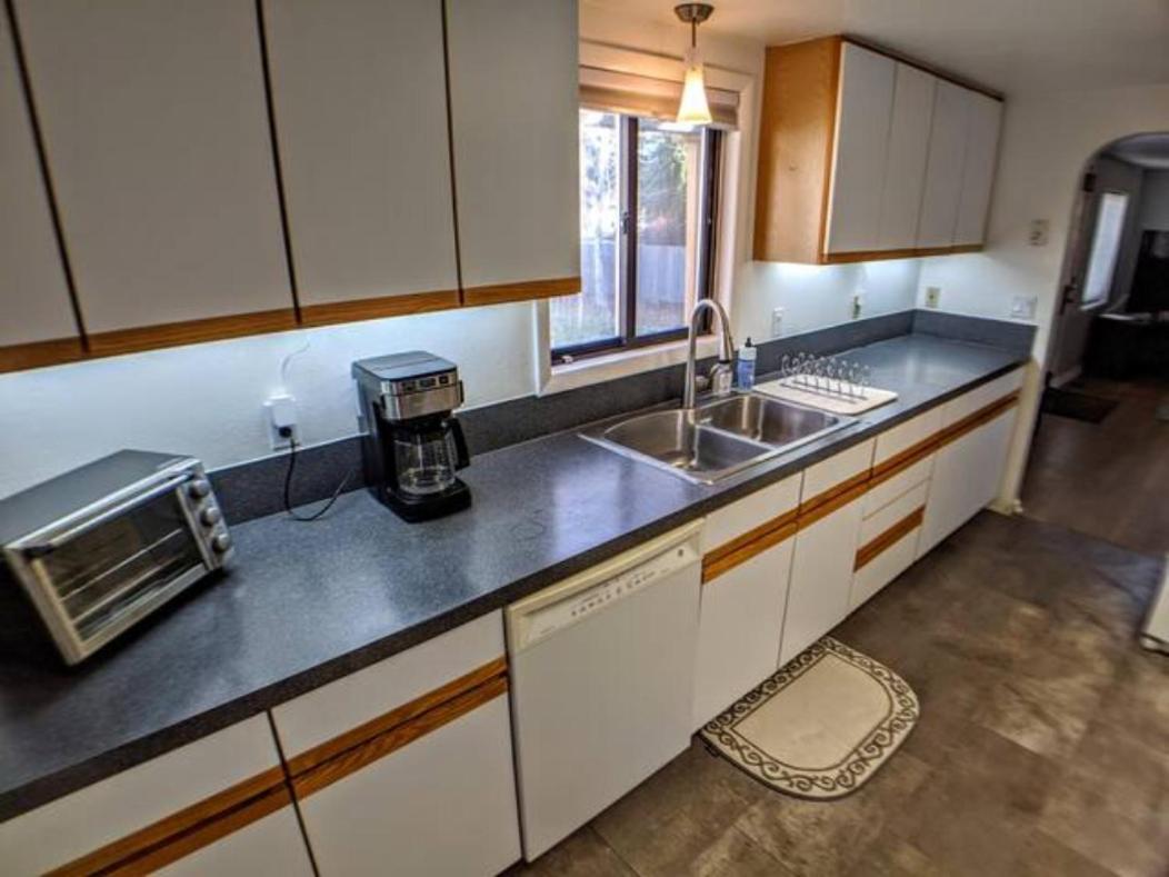 Little Blue Bungalow On Boise'S Bench, Pet Friendly, Fully Fenced Yard With Doggie Door! 2 Miles From Bsu, 5 Minutes From Downtown Boise, Desk And Workstation For Remote Workers, 2 Tv'S Large Walk-In Closet, Good For Mid-Term Stays المظهر الخارجي الصورة