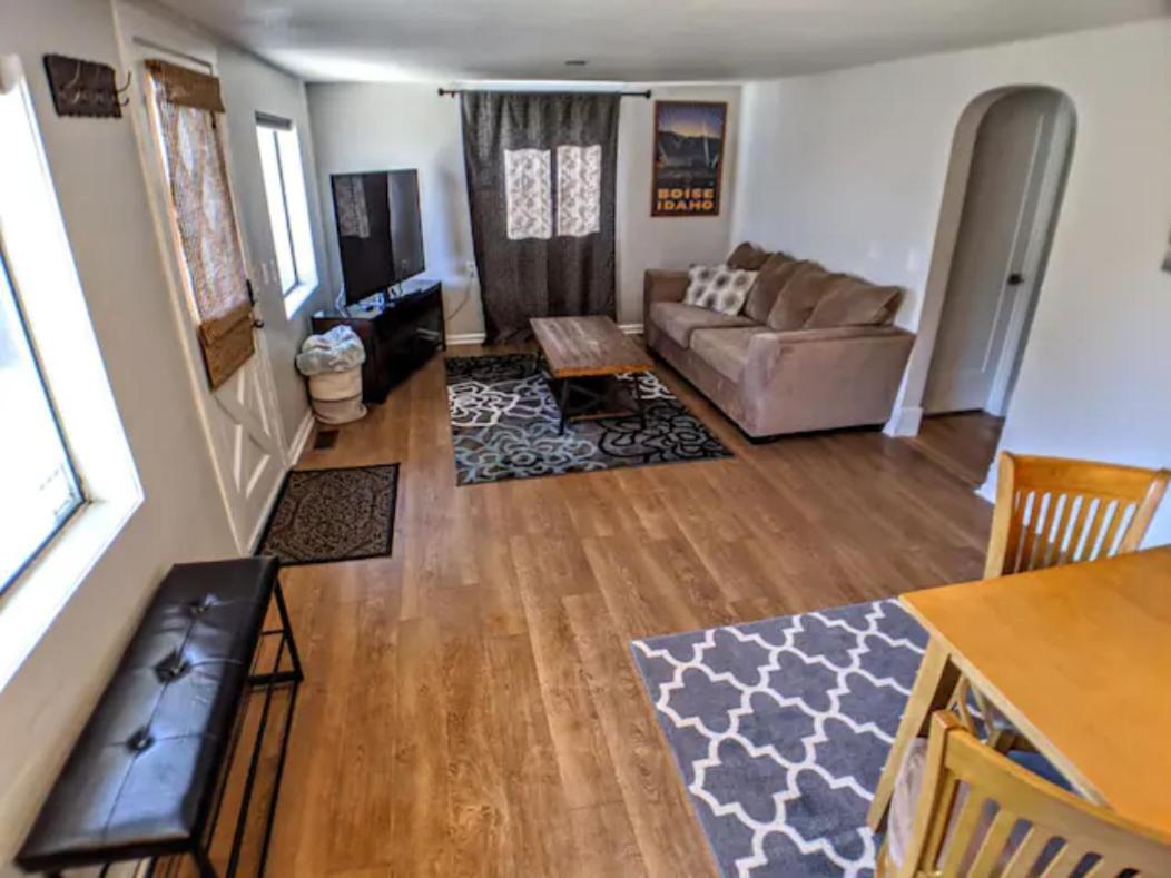 Little Blue Bungalow On Boise'S Bench, Pet Friendly, Fully Fenced Yard With Doggie Door! 2 Miles From Bsu, 5 Minutes From Downtown Boise, Desk And Workstation For Remote Workers, 2 Tv'S Large Walk-In Closet, Good For Mid-Term Stays المظهر الخارجي الصورة