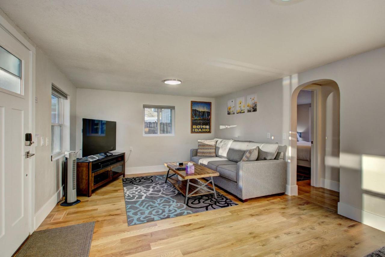 Little Blue Bungalow On Boise'S Bench, Pet Friendly, Fully Fenced Yard With Doggie Door! 2 Miles From Bsu, 5 Minutes From Downtown Boise, Desk And Workstation For Remote Workers, 2 Tv'S Large Walk-In Closet, Good For Mid-Term Stays المظهر الخارجي الصورة