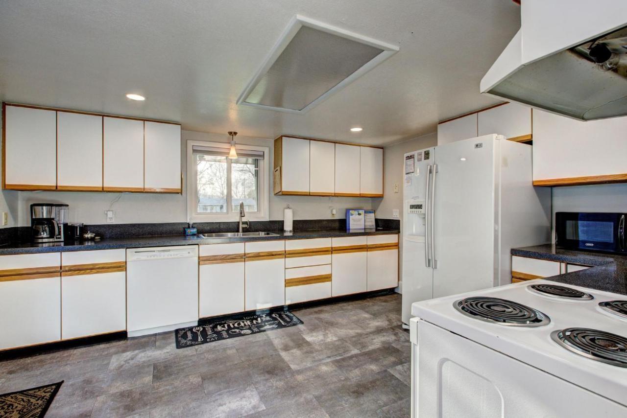 Little Blue Bungalow On Boise'S Bench, Pet Friendly, Fully Fenced Yard With Doggie Door! 2 Miles From Bsu, 5 Minutes From Downtown Boise, Desk And Workstation For Remote Workers, 2 Tv'S Large Walk-In Closet, Good For Mid-Term Stays المظهر الخارجي الصورة