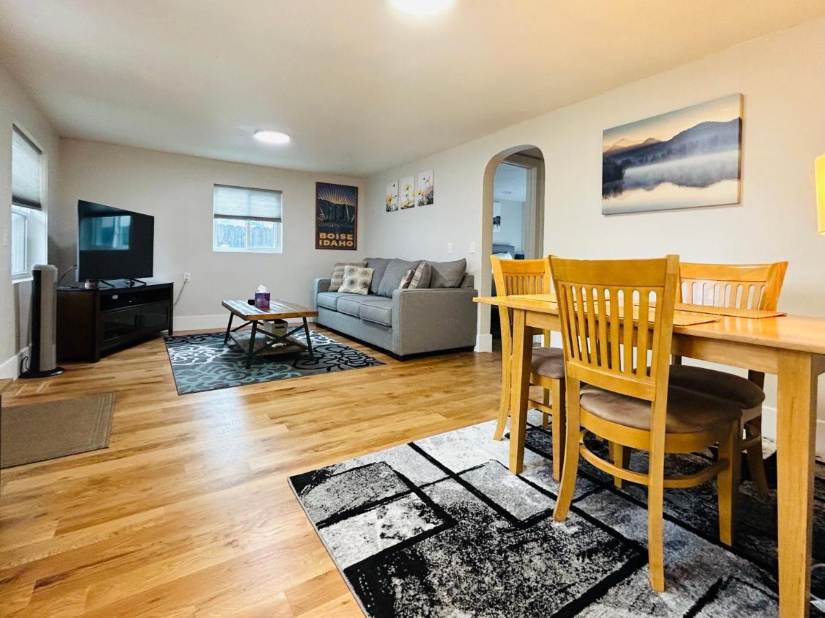 Little Blue Bungalow On Boise'S Bench, Pet Friendly, Fully Fenced Yard With Doggie Door! 2 Miles From Bsu, 5 Minutes From Downtown Boise, Desk And Workstation For Remote Workers, 2 Tv'S Large Walk-In Closet, Good For Mid-Term Stays المظهر الخارجي الصورة