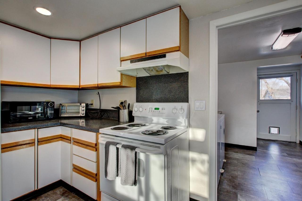 Little Blue Bungalow On Boise'S Bench, Pet Friendly, Fully Fenced Yard With Doggie Door! 2 Miles From Bsu, 5 Minutes From Downtown Boise, Desk And Workstation For Remote Workers, 2 Tv'S Large Walk-In Closet, Good For Mid-Term Stays المظهر الخارجي الصورة