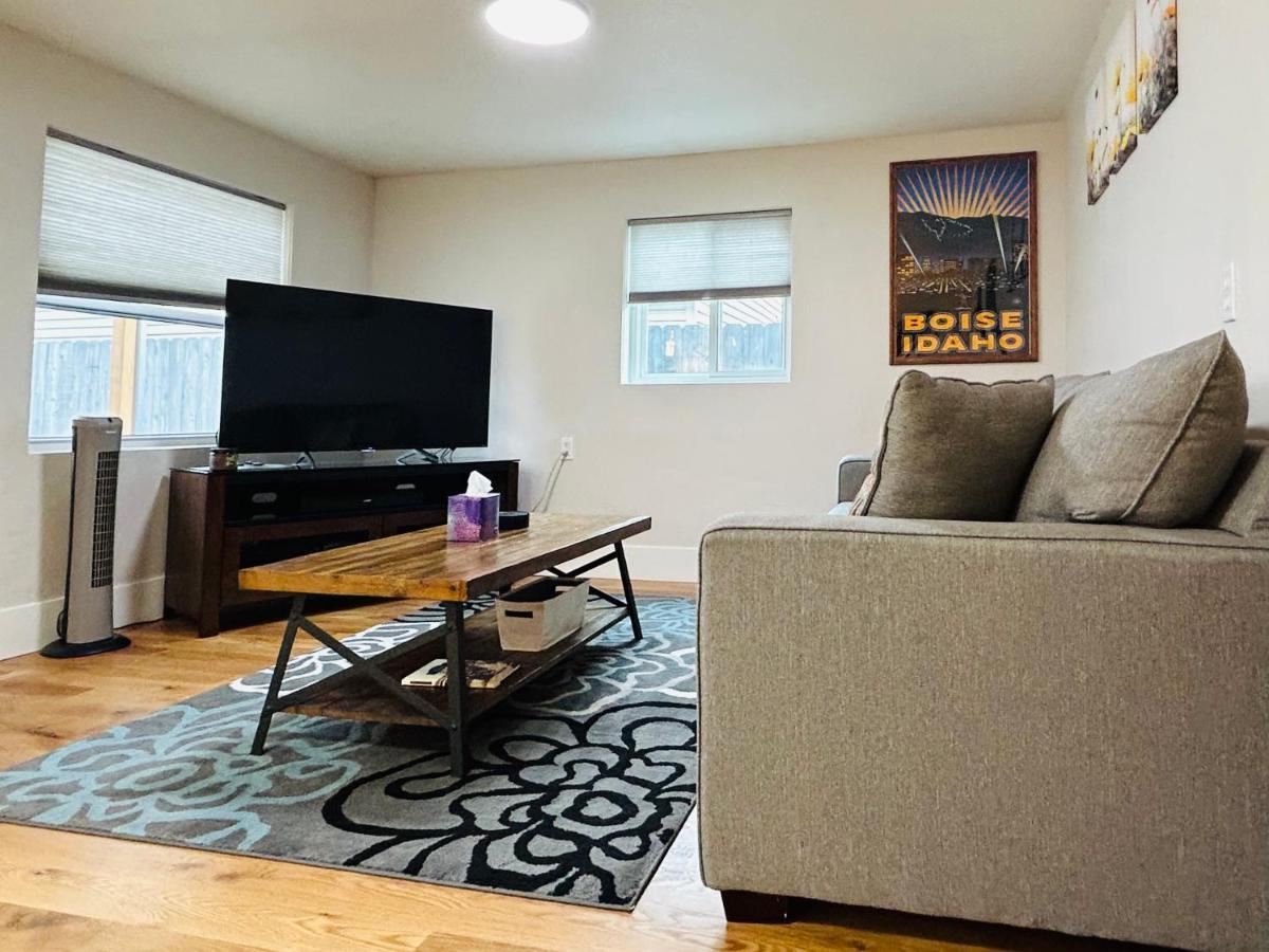 Little Blue Bungalow On Boise'S Bench, Pet Friendly, Fully Fenced Yard With Doggie Door! 2 Miles From Bsu, 5 Minutes From Downtown Boise, Desk And Workstation For Remote Workers, 2 Tv'S Large Walk-In Closet, Good For Mid-Term Stays المظهر الخارجي الصورة