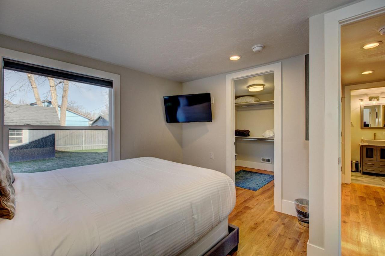 Little Blue Bungalow On Boise'S Bench, Pet Friendly, Fully Fenced Yard With Doggie Door! 2 Miles From Bsu, 5 Minutes From Downtown Boise, Desk And Workstation For Remote Workers, 2 Tv'S Large Walk-In Closet, Good For Mid-Term Stays المظهر الخارجي الصورة
