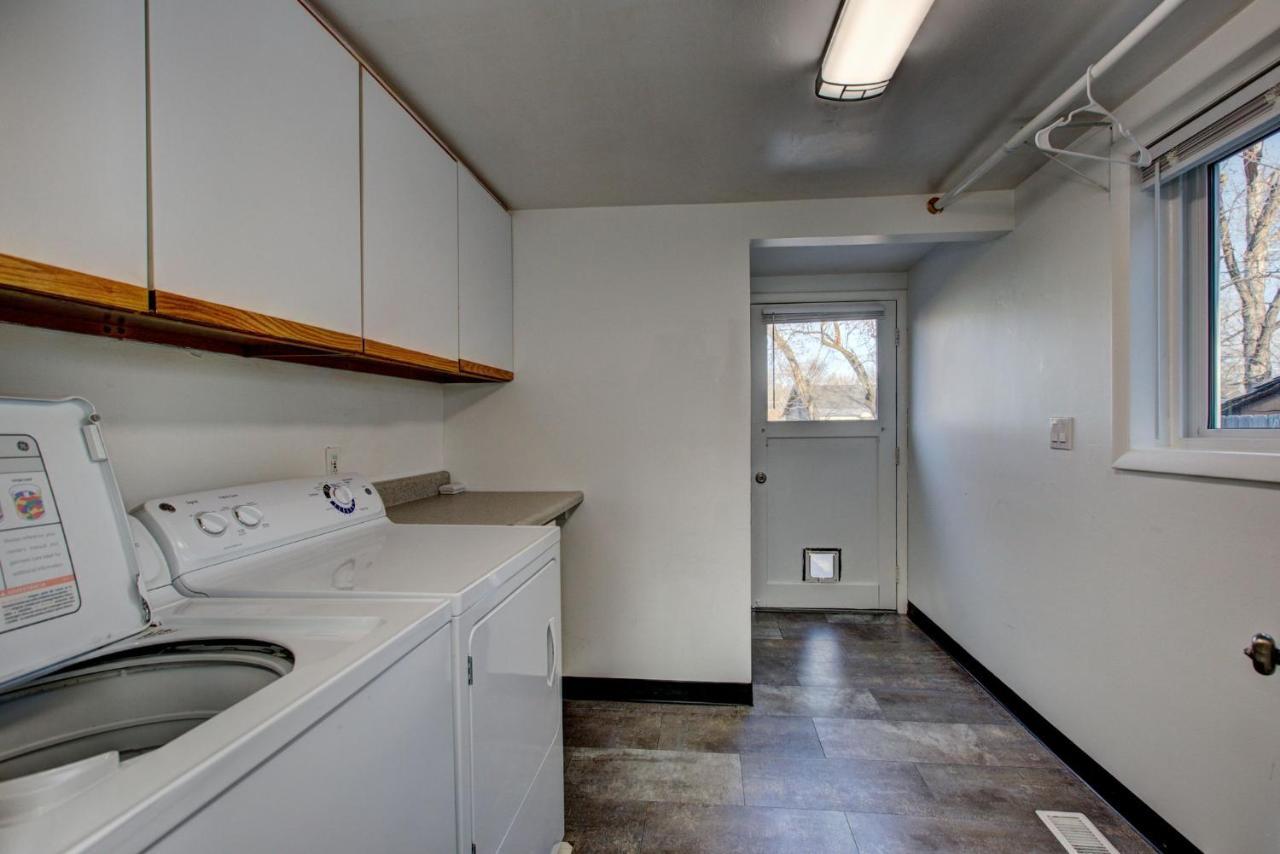 Little Blue Bungalow On Boise'S Bench, Pet Friendly, Fully Fenced Yard With Doggie Door! 2 Miles From Bsu, 5 Minutes From Downtown Boise, Desk And Workstation For Remote Workers, 2 Tv'S Large Walk-In Closet, Good For Mid-Term Stays المظهر الخارجي الصورة