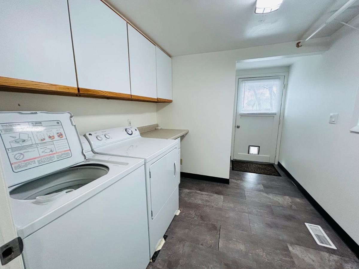 Little Blue Bungalow On Boise'S Bench, Pet Friendly, Fully Fenced Yard With Doggie Door! 2 Miles From Bsu, 5 Minutes From Downtown Boise, Desk And Workstation For Remote Workers, 2 Tv'S Large Walk-In Closet, Good For Mid-Term Stays المظهر الخارجي الصورة