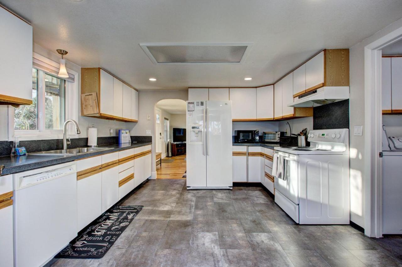Little Blue Bungalow On Boise'S Bench, Pet Friendly, Fully Fenced Yard With Doggie Door! 2 Miles From Bsu, 5 Minutes From Downtown Boise, Desk And Workstation For Remote Workers, 2 Tv'S Large Walk-In Closet, Good For Mid-Term Stays المظهر الخارجي الصورة