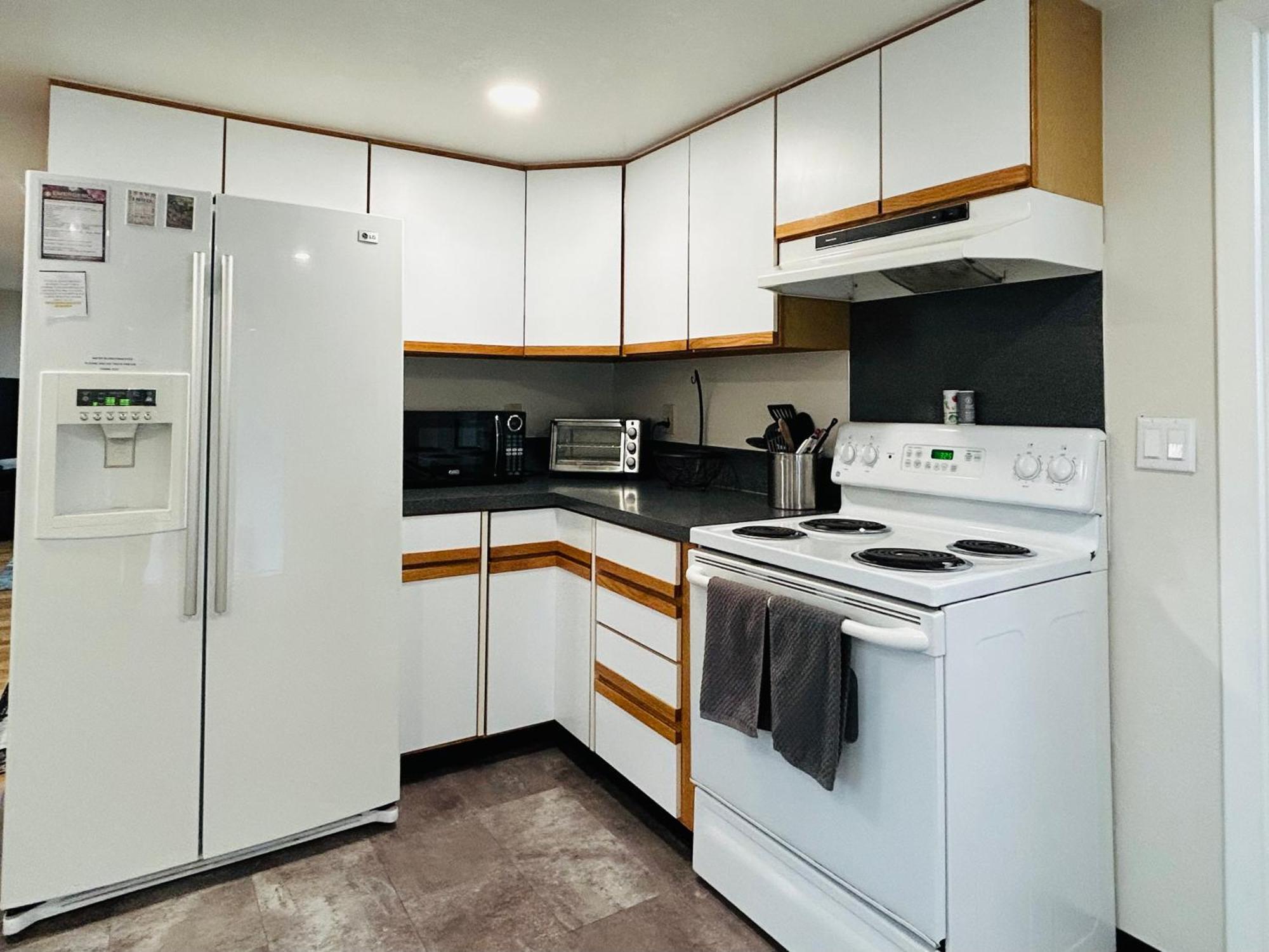 Little Blue Bungalow On Boise'S Bench, Pet Friendly, Fully Fenced Yard With Doggie Door! 2 Miles From Bsu, 5 Minutes From Downtown Boise, Desk And Workstation For Remote Workers, 2 Tv'S Large Walk-In Closet, Good For Mid-Term Stays المظهر الخارجي الصورة