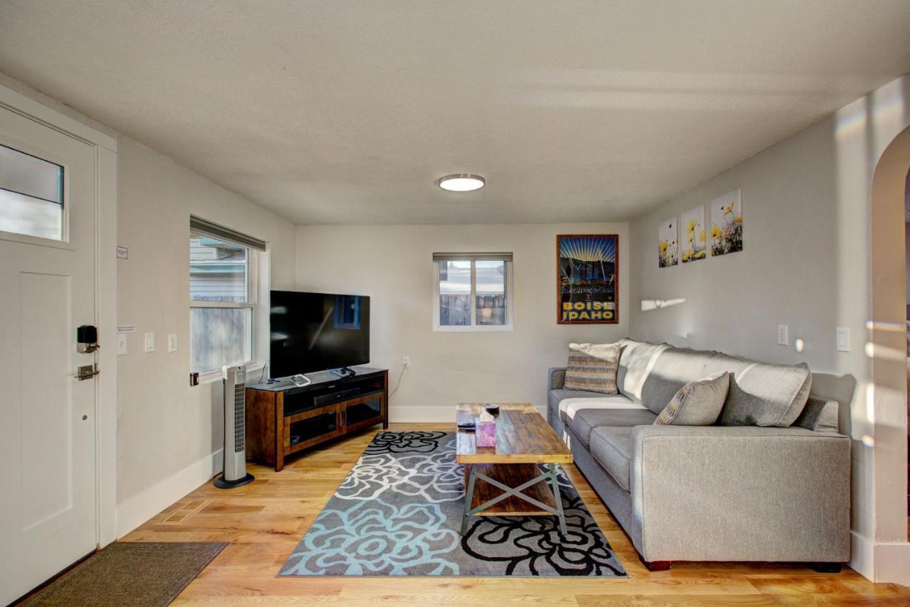Little Blue Bungalow On Boise'S Bench, Pet Friendly, Fully Fenced Yard With Doggie Door! 2 Miles From Bsu, 5 Minutes From Downtown Boise, Desk And Workstation For Remote Workers, 2 Tv'S Large Walk-In Closet, Good For Mid-Term Stays المظهر الخارجي الصورة