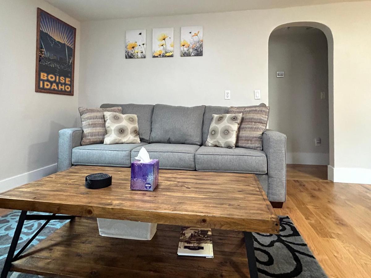 Little Blue Bungalow On Boise'S Bench, Pet Friendly, Fully Fenced Yard With Doggie Door! 2 Miles From Bsu, 5 Minutes From Downtown Boise, Desk And Workstation For Remote Workers, 2 Tv'S Large Walk-In Closet, Good For Mid-Term Stays المظهر الخارجي الصورة
