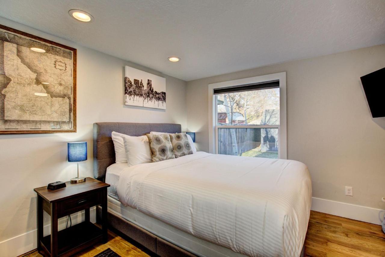 Little Blue Bungalow On Boise'S Bench, Pet Friendly, Fully Fenced Yard With Doggie Door! 2 Miles From Bsu, 5 Minutes From Downtown Boise, Desk And Workstation For Remote Workers, 2 Tv'S Large Walk-In Closet, Good For Mid-Term Stays المظهر الخارجي الصورة