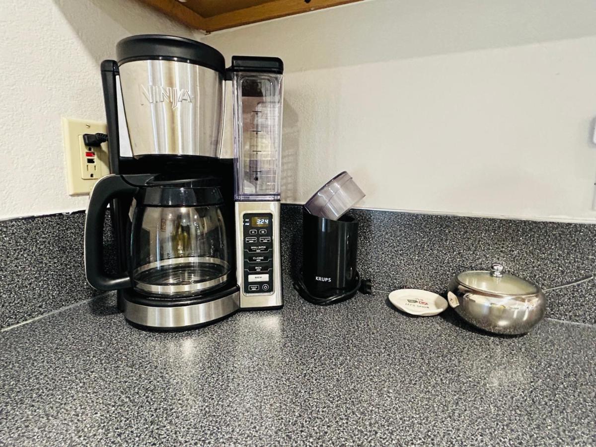 Little Blue Bungalow On Boise'S Bench, Pet Friendly, Fully Fenced Yard With Doggie Door! 2 Miles From Bsu, 5 Minutes From Downtown Boise, Desk And Workstation For Remote Workers, 2 Tv'S Large Walk-In Closet, Good For Mid-Term Stays المظهر الخارجي الصورة