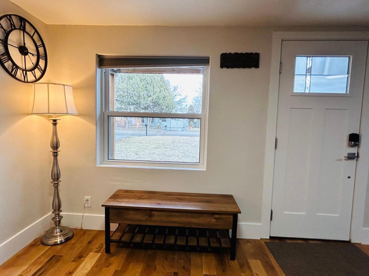 Little Blue Bungalow On Boise'S Bench, Pet Friendly, Fully Fenced Yard With Doggie Door! 2 Miles From Bsu, 5 Minutes From Downtown Boise, Desk And Workstation For Remote Workers, 2 Tv'S Large Walk-In Closet, Good For Mid-Term Stays المظهر الخارجي الصورة