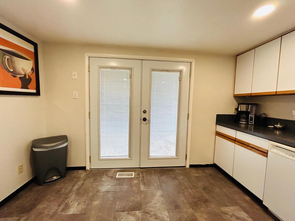 Little Blue Bungalow On Boise'S Bench, Pet Friendly, Fully Fenced Yard With Doggie Door! 2 Miles From Bsu, 5 Minutes From Downtown Boise, Desk And Workstation For Remote Workers, 2 Tv'S Large Walk-In Closet, Good For Mid-Term Stays المظهر الخارجي الصورة